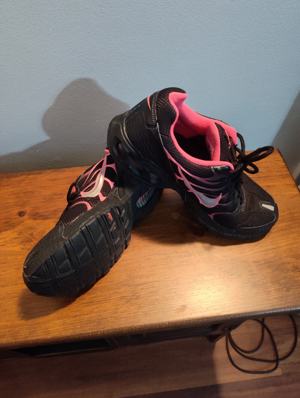 Nike Women's Black and Hot Pink Running Sneakers